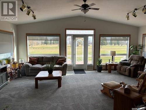 142 Coronation Drive, Canora, SK - Indoor Photo Showing Living Room