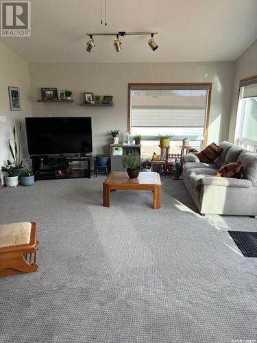 142 Coronation Drive, Canora, SK - Indoor Photo Showing Living Room