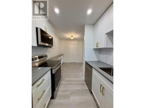 365 Ginger Drive, New Westminster, BC - Indoor Photo Showing Kitchen