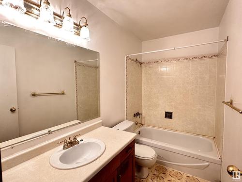 920 Lakewood N Nw, Edmonton, AB - Indoor Photo Showing Bathroom