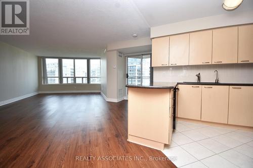 811 - 48 Suncrest Boulevard, Markham, ON - Indoor Photo Showing Kitchen