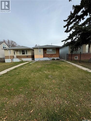 1043 Queen Street, Regina, SK - Outdoor