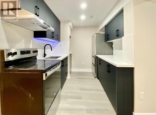 33 Grendon Crescent, Brampton (Credit Valley), ON - Indoor Photo Showing Kitchen