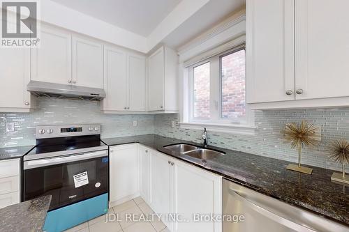 213 Paradelle Drive, Richmond Hill, ON - Indoor Photo Showing Kitchen With Double Sink