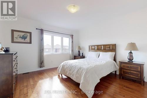 213 Paradelle Drive, Richmond Hill, ON - Indoor Photo Showing Bedroom