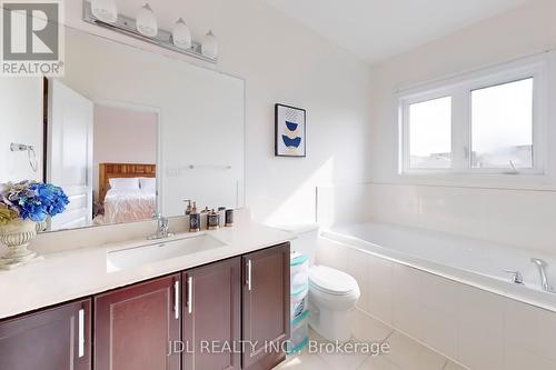 213 Paradelle Drive, Richmond Hill, ON - Indoor Photo Showing Bathroom