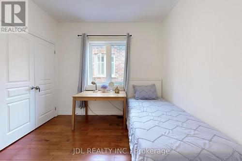 213 Paradelle Drive, Richmond Hill, ON - Indoor Photo Showing Bedroom