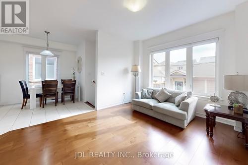 213 Paradelle Drive, Richmond Hill, ON - Indoor Photo Showing Living Room