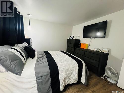 160 Lorne Street W, Swift Current, SK - Indoor Photo Showing Bedroom