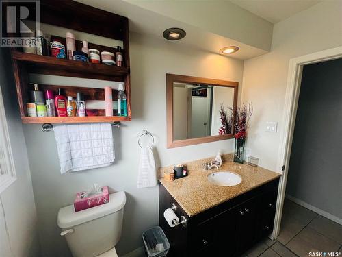 160 Lorne Street W, Swift Current, SK - Indoor Photo Showing Bathroom