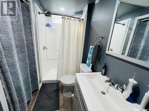 160 Lorne Street W, Swift Current, SK - Indoor Photo Showing Bathroom