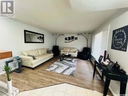 160 Lorne Street W, Swift Current, SK - Indoor Photo Showing Living Room