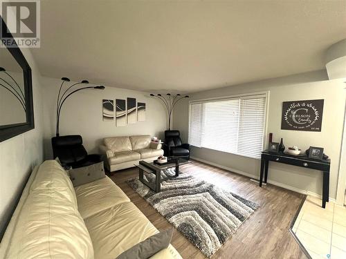 160 Lorne Street W, Swift Current, SK - Indoor Photo Showing Living Room