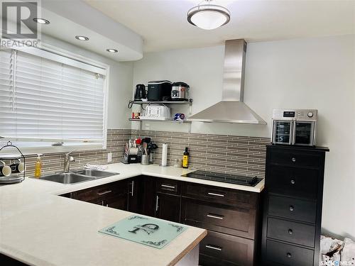 160 Lorne Street W, Swift Current, SK - Indoor Photo Showing Kitchen With Double Sink With Upgraded Kitchen