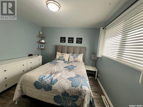 160 Lorne Street W, Swift Current, SK - Indoor Photo Showing Bedroom