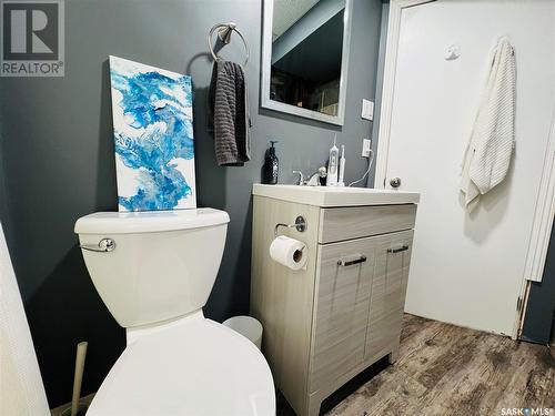 160 Lorne Street W, Swift Current, SK - Indoor Photo Showing Bathroom