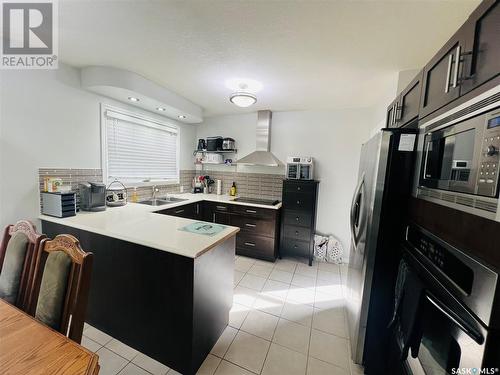 160 Lorne Street W, Swift Current, SK - Indoor Photo Showing Kitchen With Double Sink