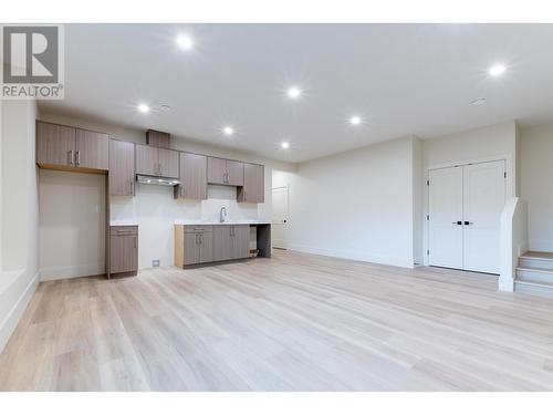 3035 Munro Way, Prince George, BC - Indoor Photo Showing Kitchen