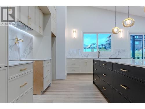 3035 Munro Way, Prince George, BC - Indoor Photo Showing Kitchen