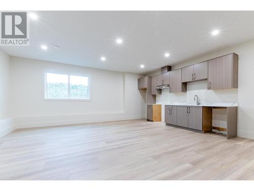 3035 Munro Way, Prince George, BC - Indoor Photo Showing Kitchen