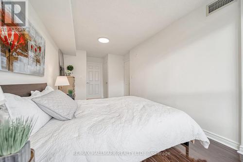 1002 - 225 Wellesley Street E, Toronto, ON - Indoor Photo Showing Bedroom