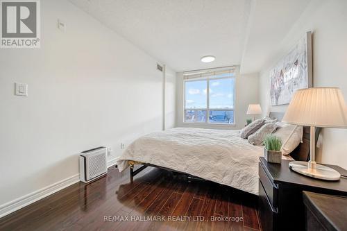 1002 - 225 Wellesley Street E, Toronto, ON - Indoor Photo Showing Bedroom