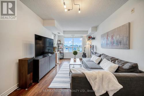 1002 - 225 Wellesley Street E, Toronto, ON - Indoor Photo Showing Living Room