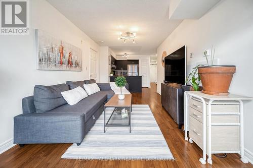 1002 - 225 Wellesley Street E, Toronto, ON - Indoor Photo Showing Living Room