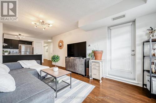 1002 - 225 Wellesley Street E, Toronto, ON - Indoor Photo Showing Living Room