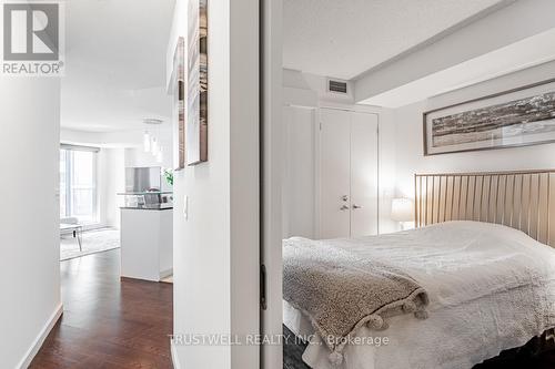 511 - 208 Queens Quay W, Toronto, ON - Indoor Photo Showing Bedroom