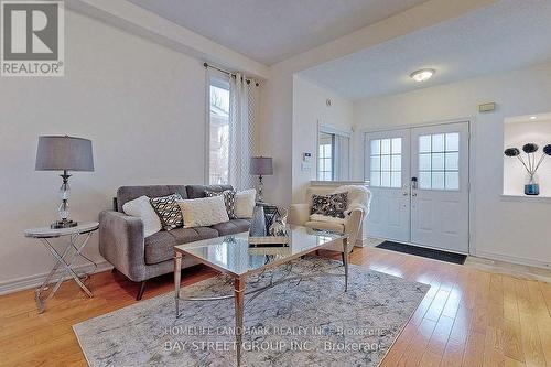 70 Goldenwood Crescent, Markham, ON - Indoor Photo Showing Living Room