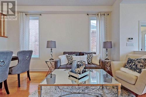 70 Goldenwood Crescent, Markham, ON - Indoor Photo Showing Living Room