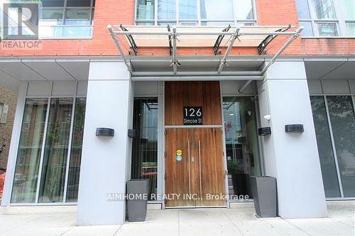 401 - 126 Simcoe Street, Toronto, ON - 