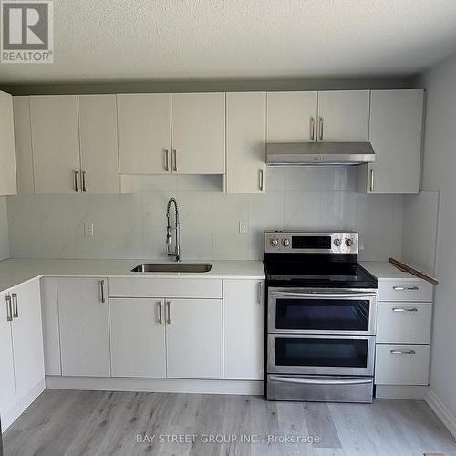 2 - 296 Viewmount Street, Oshawa, ON - Indoor Photo Showing Kitchen With Upgraded Kitchen