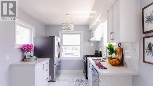 2653 Alexis Road, Windsor, ON - Indoor Photo Showing Kitchen With Double Sink