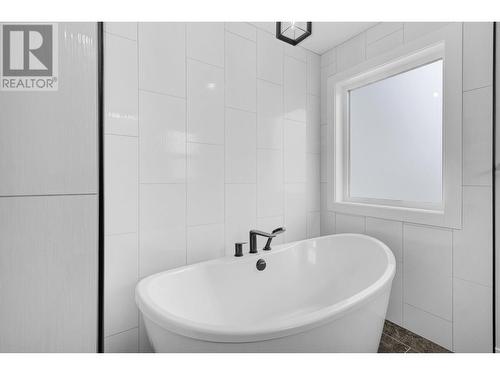 1127 Monarch Court, Prince George, BC - Indoor Photo Showing Bathroom