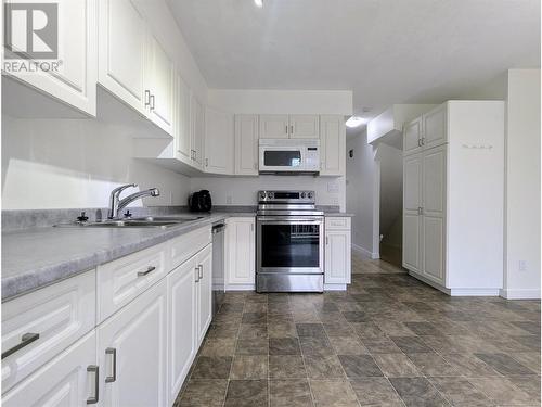 200 Black Forest Drive Unit# 707, Invermere, BC - Indoor Photo Showing Kitchen With Double Sink