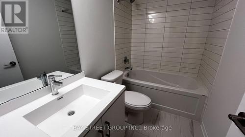 Th 355 - 100 Honeycrisp Crescent, Vaughan, ON - Indoor Photo Showing Bathroom