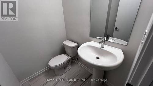 Th 355 - 100 Honeycrisp Crescent, Vaughan, ON - Indoor Photo Showing Bathroom