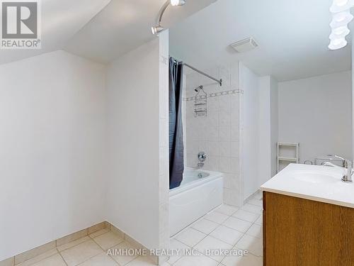 3 - 4171 Glen Erin Drive, Mississauga, ON - Indoor Photo Showing Bathroom