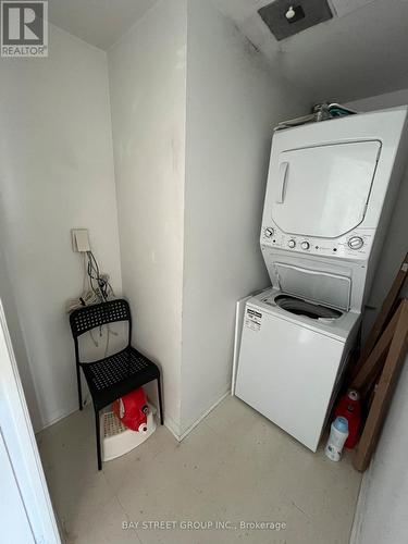 309 - 35 Finch Avenue E, Toronto, ON - Indoor Photo Showing Laundry Room