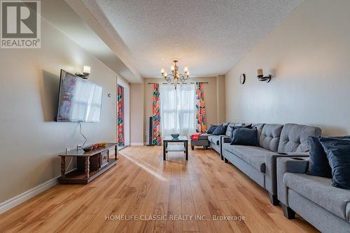 256 Johnson Street, Barrie, ON - Indoor Photo Showing Living Room