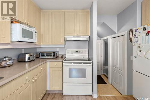 120 515 Mcwillie Avenue, Saskatoon, SK - Indoor Photo Showing Kitchen