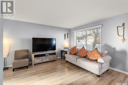 120 515 Mcwillie Avenue, Saskatoon, SK - Indoor Photo Showing Living Room