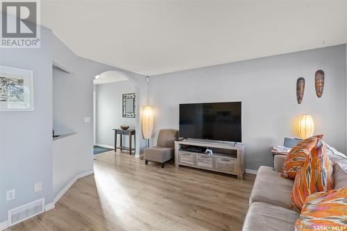 120 515 Mcwillie Avenue, Saskatoon, SK - Indoor Photo Showing Living Room