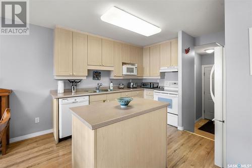 120 515 Mcwillie Avenue, Saskatoon, SK - Indoor Photo Showing Kitchen