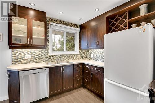 2568 Hanlon Avenue, Ottawa, ON - Indoor Photo Showing Kitchen