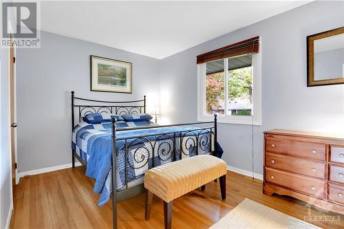 2568 Hanlon Avenue, Ottawa, ON - Indoor Photo Showing Bedroom