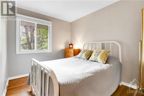 2568 Hanlon Avenue, Ottawa, ON - Indoor Photo Showing Bedroom