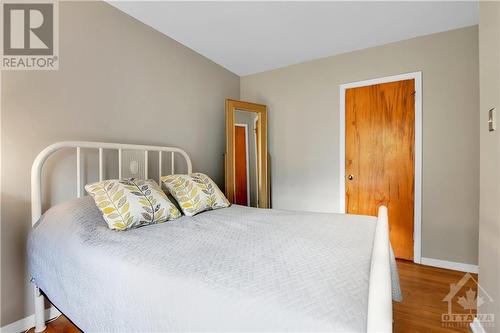 2568 Hanlon Avenue, Ottawa, ON - Indoor Photo Showing Bedroom